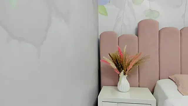 Snapshot of Annie_Cute18_ chatting on 03-05-25, 03:51 Annie Cute18 online show from 03-05-25, 03:51