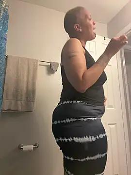 SexyHoneyRedd online show from 06-17-26, 09:23