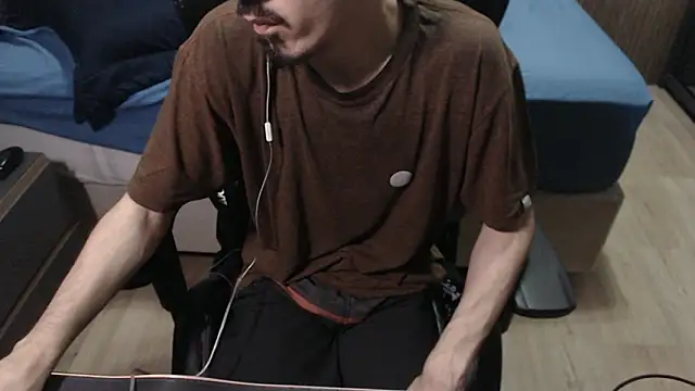 Snapshot of ViniBruv chatting on 02-25-26, 12:20 ViniBruv online show from 02-25-26, 12:20