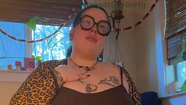 Snapshot of MissBika chatting on 01-11-25, 09:04 MissBika online show from 01-11-25, 09:04