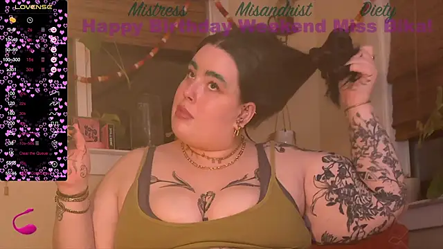 Snapshot of MissBika chatting on 01-15-25, 02:27 MissBika online show from 01-15-25, 02:27