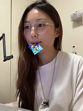 Snapshot of Sweet-Angel999 chatting on 12-18-25, 04:02 Sweet-Angel999 online show from 12-18-25, 04:02