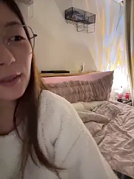 Snapshot of Sweet-Angel999 chatting on 12-19-25, 03:19 Sweet-Angel999 online show from 12-19-25, 03:19