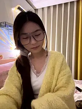 Snapshot of Sweet-Angel999 chatting on 01-11-26, 02:33 Sweet-Angel999 online show from 01-11-26, 02:33