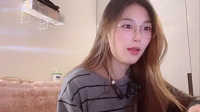 Snapshot of Sweet-Angel999 chatting on 01-14-26, 12:49 Sweet-Angel999 online show from 01-14-26, 12:49