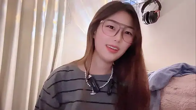 Snapshot of Sweet-Angel999 chatting on 02-06-26, 03:26 Sweet-Angel999 online show from 02-06-26, 03:26