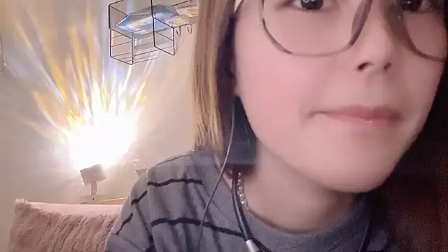 Snapshot of Sweet-Angel999 chatting on 02-07-26, 03:38 Sweet-Angel999 online show from 02-07-26, 03:38