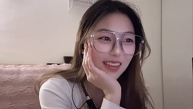 Snapshot of Sweet-Angel999 chatting on 02-17-26, 05:08 Sweet-Angel999 online show from 02-17-26, 05:08