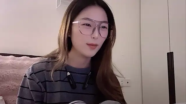 Snapshot of Sweet-Angel999 chatting on 02-18-26, 02:02 Sweet-Angel999 online show from 02-18-26, 02:02