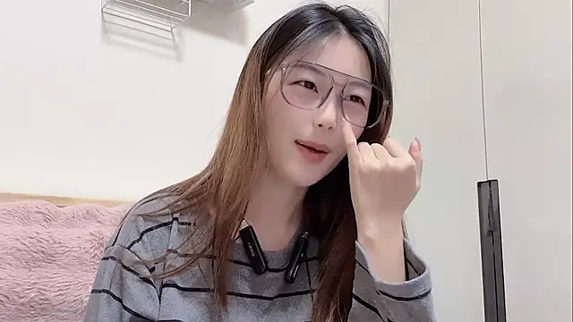 Snapshot of Sweet-Angel999 chatting on 02-20-26, 04:18 Sweet-Angel999 online show from 02-20-26, 04:18