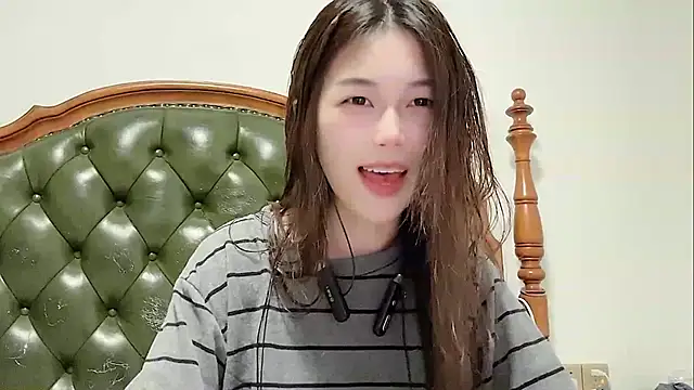 Sweet-Angel999 online show from 04-13-26, 04:45