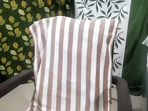 Snapshot of Aarvi_Arora chatting on 02-06-25, 10:48 Aarvi Arora online show from 02-06-25, 10:48