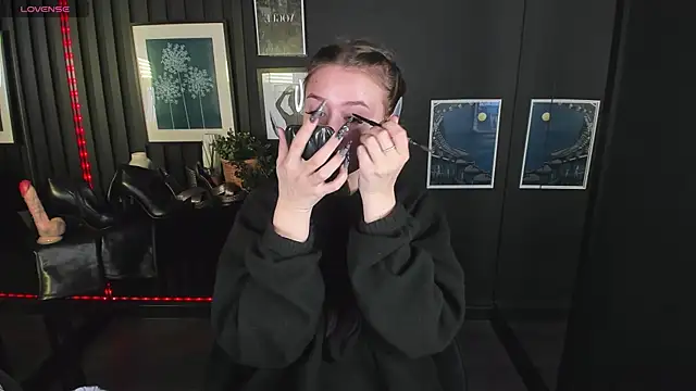 Snapshot of Lily_Moonlight chatting on 12-07-24, 06:32 Lily Moonlight online show from 12-07-24, 06:32