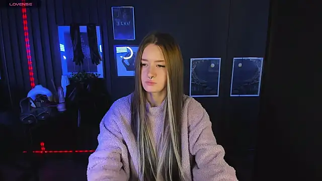 Snapshot of Lily_Moonlight chatting on 12-30-24, 11:37 Lily Moonlight online show from 12-30-24, 11:37