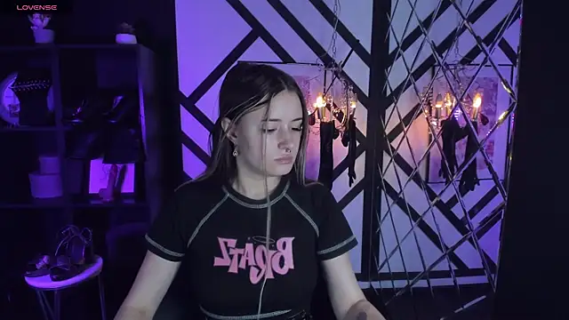 Snapshot of Lily_Moonlight chatting on 01-25-25, 07:28 Lily Moonlight online show from 01-25-25, 07:28