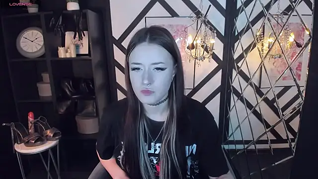 Snapshot of Lily_Moonlight chatting on 02-12-25, 01:37 Lily Moonlight online show from 02-12-25, 01:37