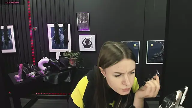 Snapshot of Lily_Moonlight chatting on 02-16-25, 07:26 Lily Moonlight online show from 02-16-25, 07:26