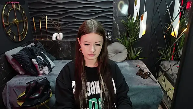 Snapshot of Lily_Moonlight chatting on 03-20-25, 07:25 Lily Moonlight online show from 03-20-25, 07:25