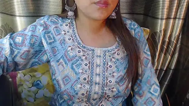 Snapshot of queen_angelina chatting on 01-15-26, 06:11 queen angelina online show from 01-15-26, 06:11