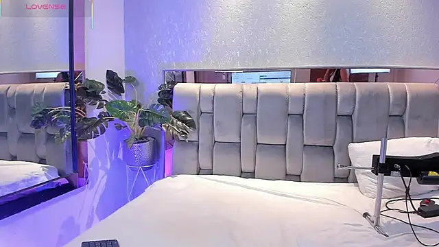 RoseTaylor   online show from 12-04-25, 05:06