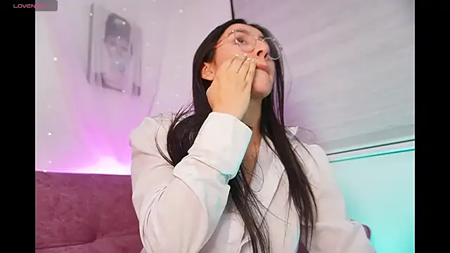 leila petitee  online show from 09-29-25, 12:32