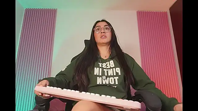 leila petitee  online show from 02-22-26, 11:31