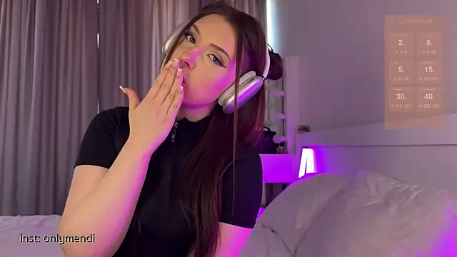 Snapshot of MENNDI chatting on 01-28-25, 12:11 MENNDI online show from 01-28-25, 12:11