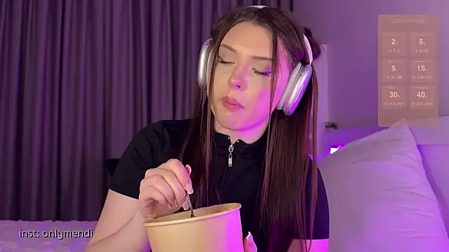 Snapshot of MENNDI chatting on 01-28-25, 03:14 MENNDI online show from 01-28-25, 03:14