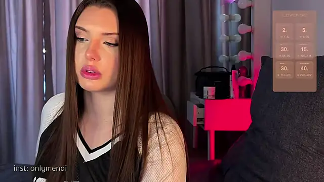 Snapshot of MENNDI chatting on 02-12-25, 09:42 MENNDI online show from 02-12-25, 09:42