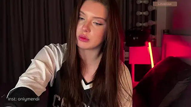 Snapshot of MENNDI chatting on 02-21-25, 07:43 MENNDI online show from 02-21-25, 07:43