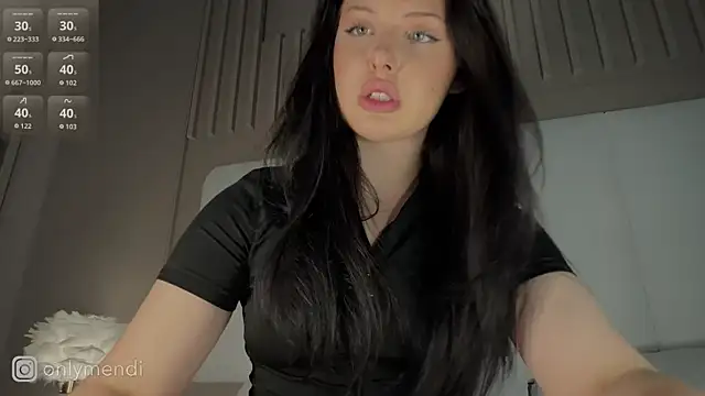 Snapshot of MENNDI chatting on 09-11-25, 01:11 MENNDI online show from 09-11-25, 01:11