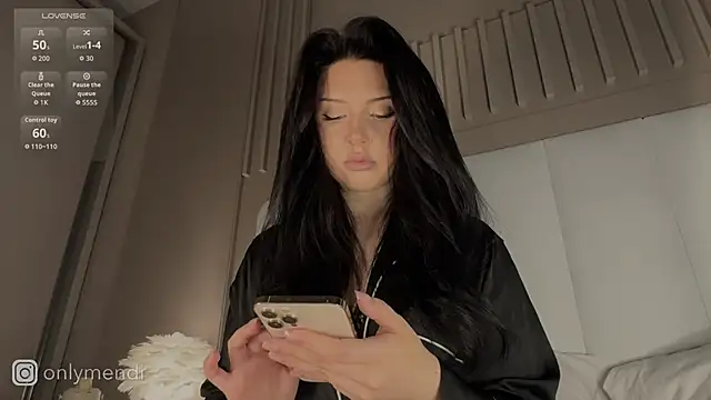 Snapshot of MENNDI chatting on 10-07-25, 08:33 MENNDI online show from 10-07-25, 08:33