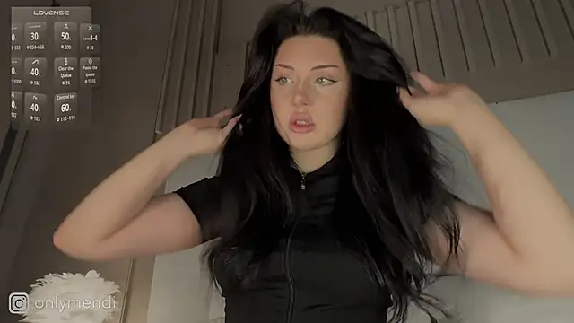 Snapshot of MENNDI chatting on 10-23-25, 10:47 MENNDI online show from 10-23-25, 10:47