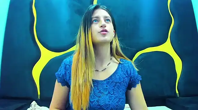 Snapshot of GiaRoussel chatting on 02-11-25, 03:08 GiaRoussel online show from 02-11-25, 03:08