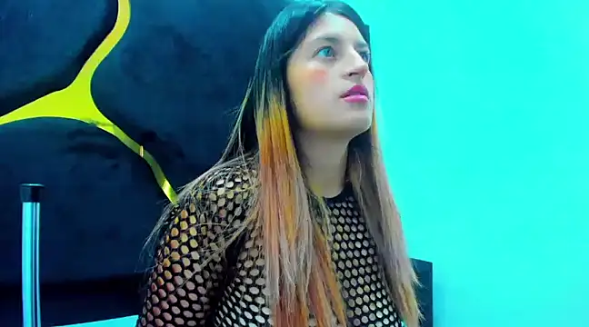 Snapshot of GiaRoussel chatting on 02-22-25, 01:46 GiaRoussel online show from 02-22-25, 01:46