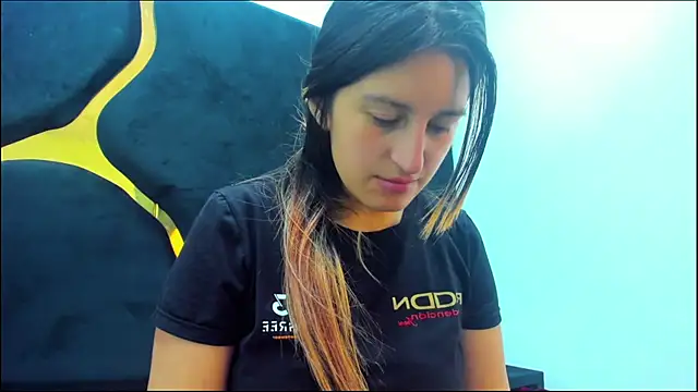 Snapshot of GiaRoussel chatting on 02-25-25, 01:39 GiaRoussel online show from 02-25-25, 01:39