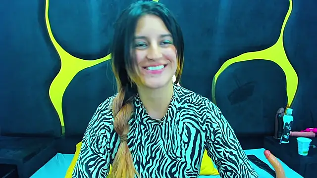 Snapshot of GiaRoussel chatting on 03-06-25, 06:59 GiaRoussel online show from 03-06-25, 06:59