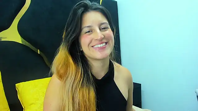 Snapshot of GiaRoussel chatting on 03-17-25, 07:48 GiaRoussel online show from 03-17-25, 07:48