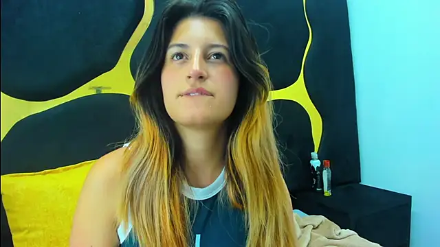 Snapshot of GiaRoussel chatting on 03-18-25, 02:26 GiaRoussel online show from 03-18-25, 02:26