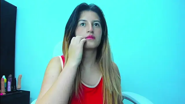 Snapshot of GiaRoussel chatting on 03-20-25, 01:37 GiaRoussel online show from 03-20-25, 01:37