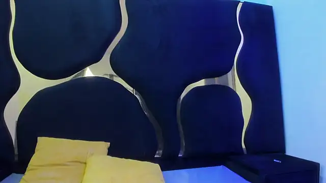 Snapshot of GiaRoussel chatting on 09-22-25, 08:00 GiaRoussel online show from 09-22-25, 08:00