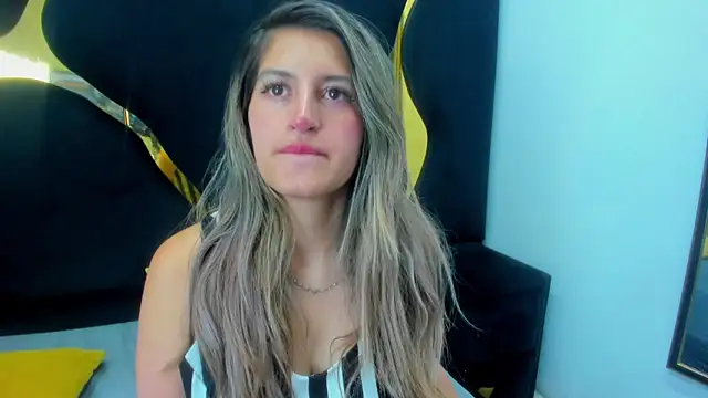 Snapshot of GiaRoussel chatting on 09-26-25, 03:16 GiaRoussel online show from 09-26-25, 03:16