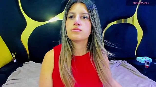 Snapshot of GiaRoussel chatting on 10-30-25, 03:24 GiaRoussel online show from 10-30-25, 03:24