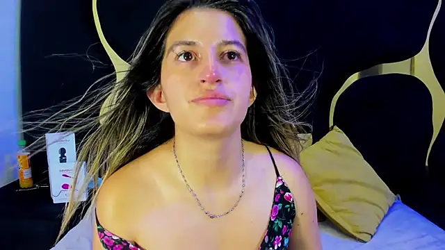 Snapshot of GiaRoussel chatting on 11-11-25, 08:42 GiaRoussel online show from 11-11-25, 08:42