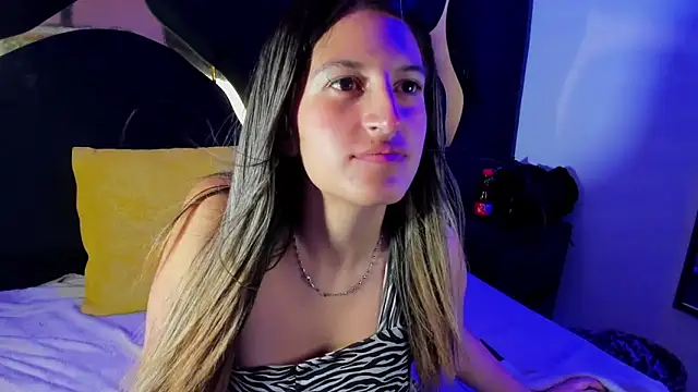 Snapshot of GiaRoussel chatting on 11-12-25, 03:12 GiaRoussel online show from 11-12-25, 03:12