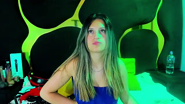 Snapshot of GiaRoussel chatting on 12-03-25, 04:16 GiaRoussel online show from 12-03-25, 04:16