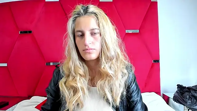 Snapshot of GiaRoussel chatting on 02-02-26, 07:45 GiaRoussel online show from 02-02-26, 07:45