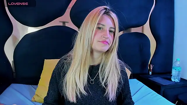 Snapshot of GiaRoussel chatting on 02-12-26, 04:02 GiaRoussel online show from 02-12-26, 04:02