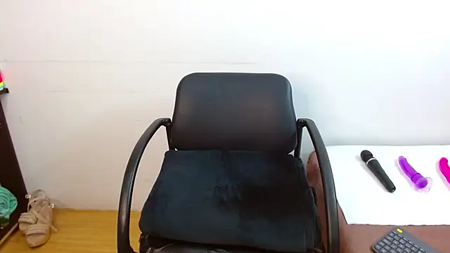 Snapshot of JessicaRabbit04 chatting on 02-11-25, 03:08 JessicaRabbit04 online show from 02-11-25, 03:08