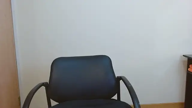 Snapshot of JessicaRabbit04 chatting on 03-10-25, 07:10 JessicaRabbit04 online show from 03-10-25, 07:10